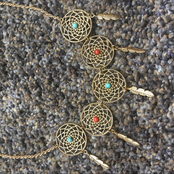 NWOT Gold Dreamcatcher with Feathers Necklace - Picture 3 of 8